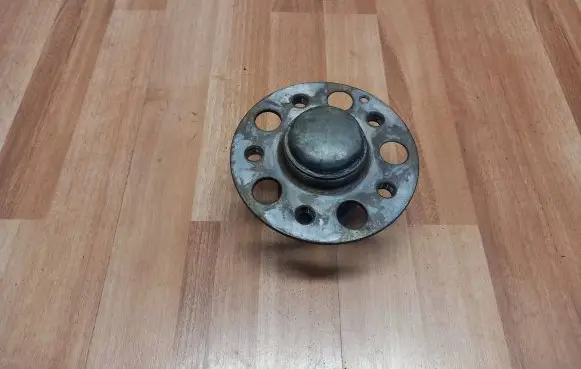 Mercedes-Benz C W204 Front wheel bearing hub A2043300625