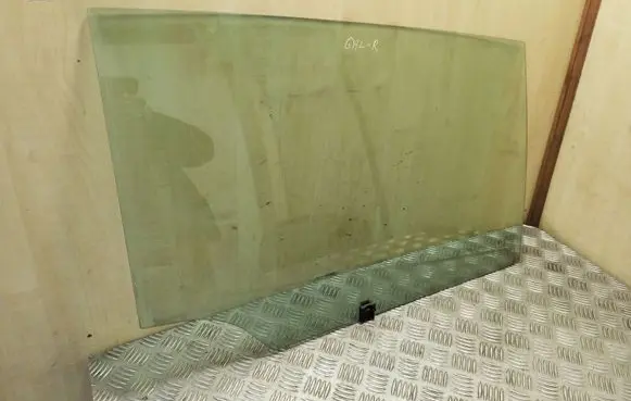 Peugeot 5008 Rear door window glass
