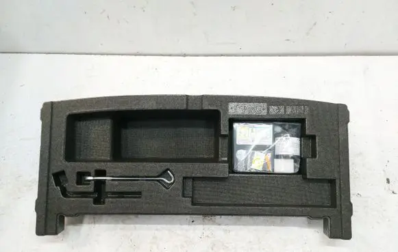 Mazda MX-30 Spare wheel section trim dn4j688m5