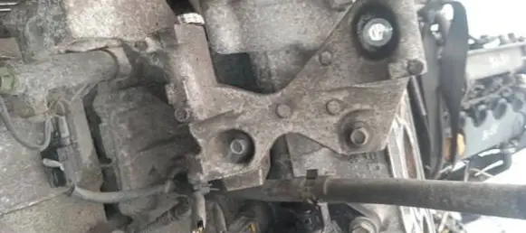 Nissan Qashqai Engine mounting bracket