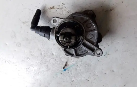 Mercedes-Benz E W211 Vacuum pump LA1231052