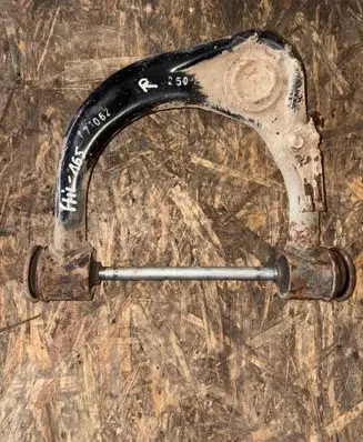 Toyota Hilux (AN10, AN20, AN30) Front upper control arm/wishbone 