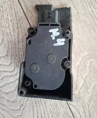 Renault Megane IV Intake manifold valve actuator/motor A24041153212 16293230889 110949107