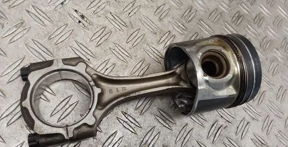 Toyota RAV 4 (XA20) Piston with connecting rod