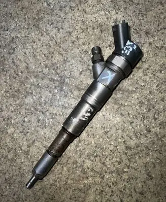 BMW 5 E39 Fuel injector 7785985