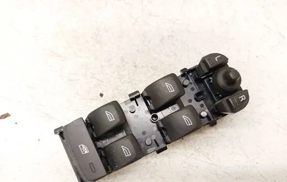 Volvo V40 Electric window control switch 31453232