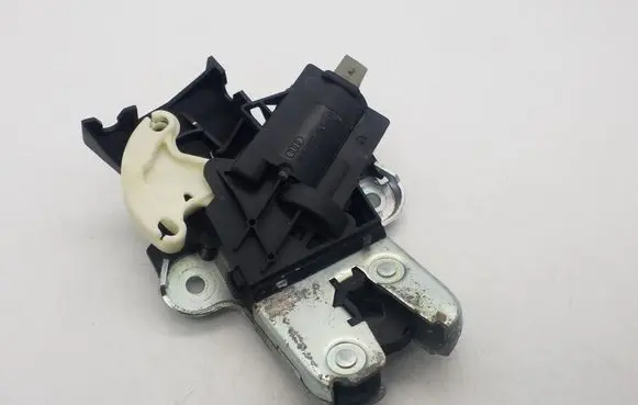 Audi A8 S8 D3 4E Tailgate/trunk/boot lock/catch/latch 4F5827505D