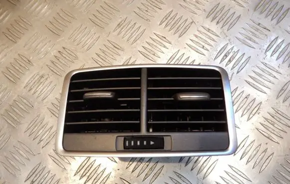 Rear air vent grill