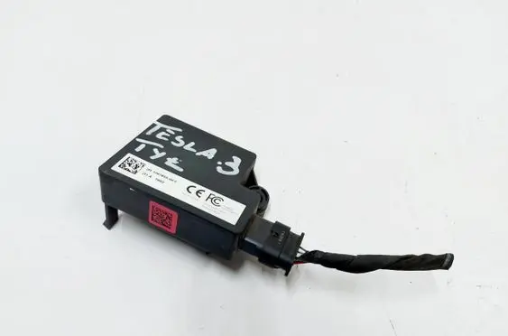 Tesla Model 3 Distronic sensor radar 1097855-00-E