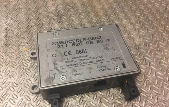 Mercedes-Benz E W211 Bluetooth control unit module 2118200885 A2118200885