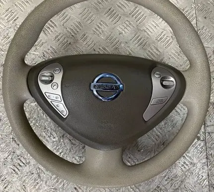 Nissan Leaf I (ZE0) Steering wheel