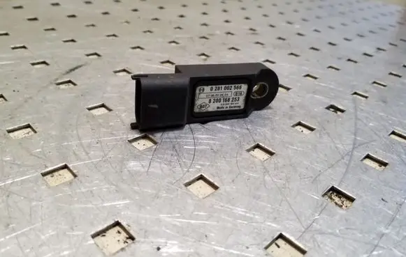 Renault Trafic II (X83) Air pressure sensor 8200168253 0281002566