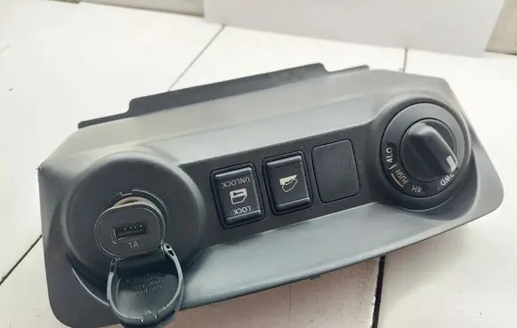 Nissan Navara D23 Differential lock switch 682464KJ0A