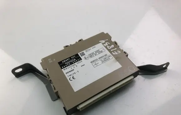 Toyota Avensis T270 Other control units/modules 8999005031