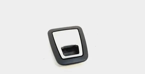Volvo XC90 Tie down hook / loop 9928010022