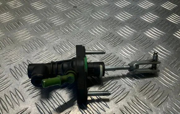 Toyota Avensis T270 Clutch master cylinder 3142002051