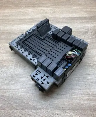 Volvo S70 V70 V70 XC Fuse module 9452773 9452772 9441161