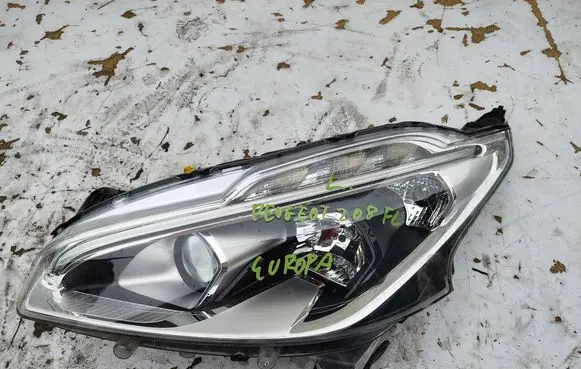 Peugeot 208 I Headlight/headlamp 9810805780