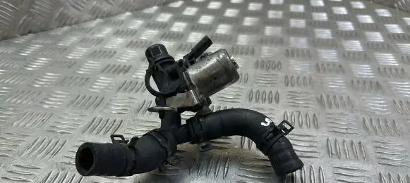 Mercedes-Benz E W212 Coolant heater control valve A65120000