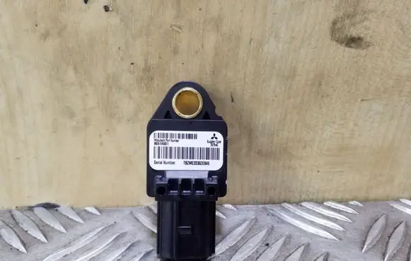 Peugeot 4007 Airbag deployment crash/impact sensor 8651A001