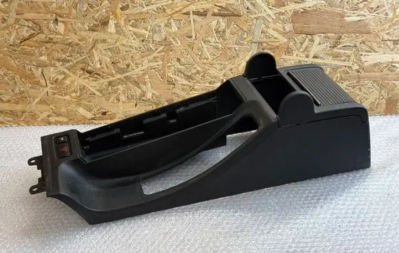 BMW 3 E46 Center console 51168213680 813680 8218302