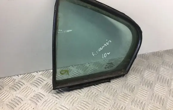Toyota Avensis T270 Rear vent window glass 