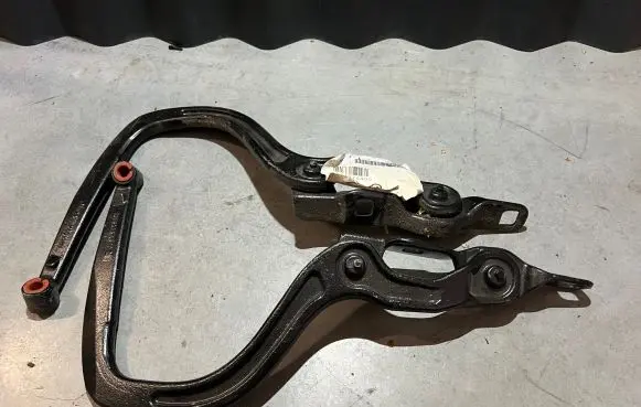 BMW 4 F32 F33 Convertible roof hinge 7374490 51247374490