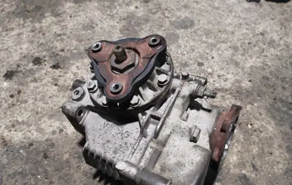 Audi A3 S3 8P Gearbox transfer box case 