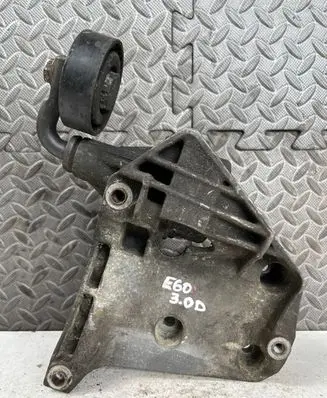 BMW 5 E60 E61 Generator/alternator bracket 7786708