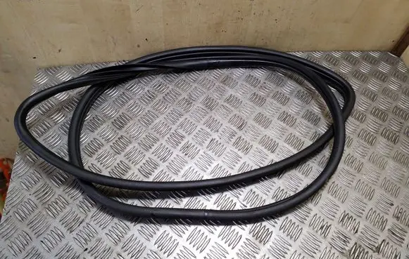 KIA Sportage Rear door rubber seal (on body) 