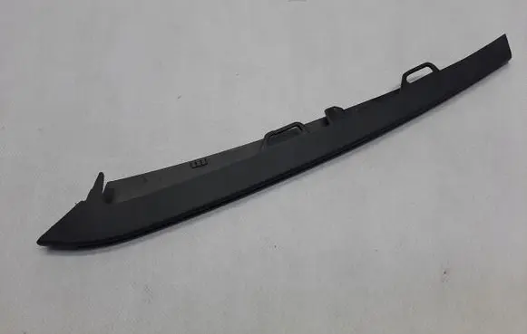 Front bumper splitter molding