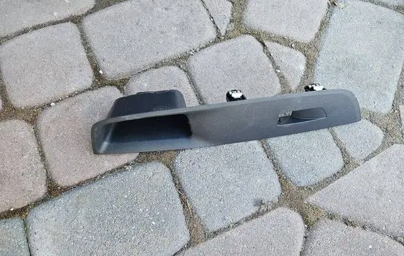 Opel Mokka B Front door interior handle trim 9835153880