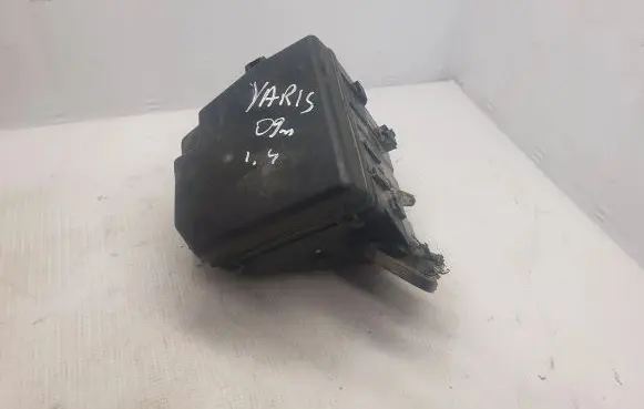 Toyota Yaris Fuse box set 8264147020