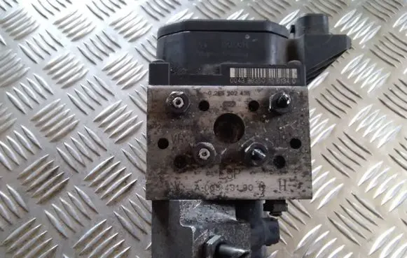 Mercedes-Benz E W210 ABS Pump 0265202436 A0034319012