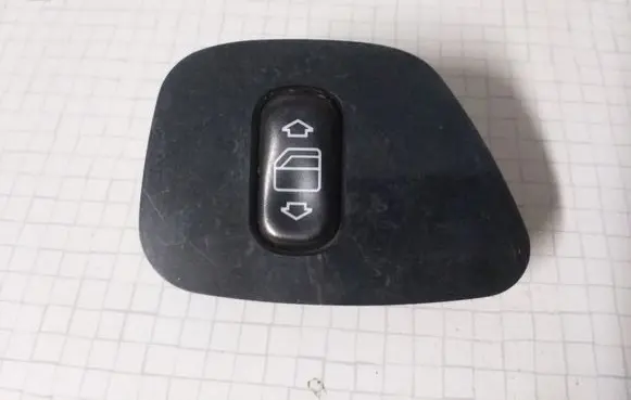 Mercedes-Benz E W210 Electric window control switch 53424