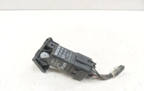 Skoda Octavia Mk2 (1Z) Glow plug pre-heat relay 0281003038 038907281D