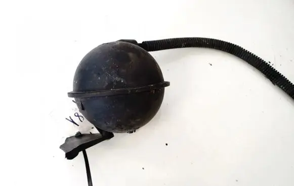 Vacuum air tank