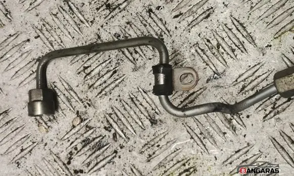 Volkswagen Tiguan Fuel line pipe 