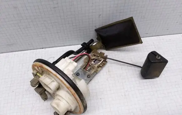 Toyota Corolla E120 E130 Fuel level sensor 7701012360 1961400211