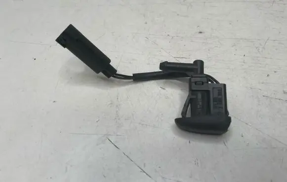 BMW 3 E46 Windshield washer spray nozzle 7056731