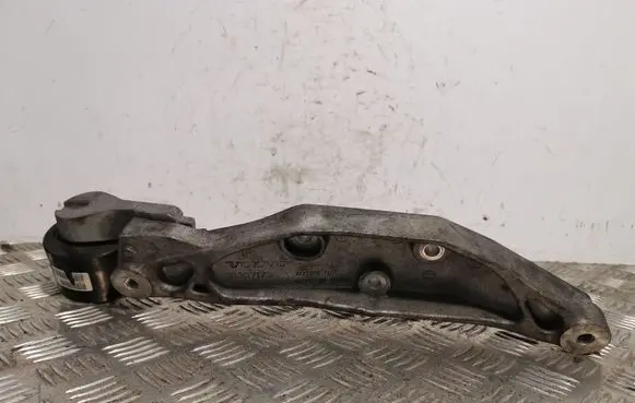Volvo XC90 Rear differential/diff mount bracket 31367173