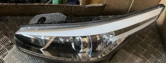 KIA Ceed Headlight/headlamp 92101A2020