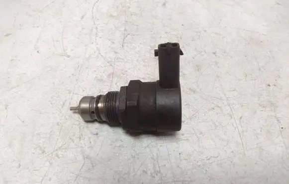 Renault Espace - Grand espace IV Fuel pressure regulator H8200426552 0281002753