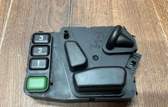 Mercedes-Benz E W210 Seat control switch 2108202910