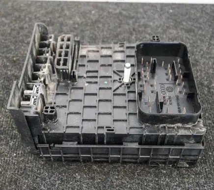 Volkswagen PASSAT B6 Fuse box set 3C0937125
