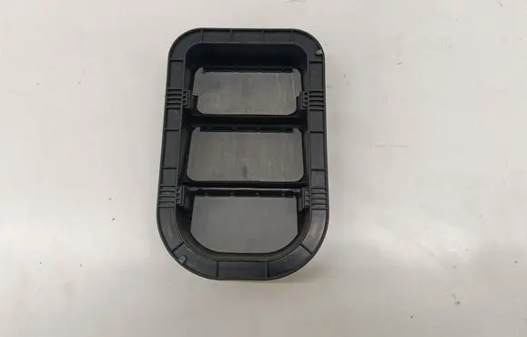 Quarter panel pressure vent