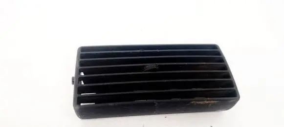 Volkswagen Golf IV Dash center air vent grill