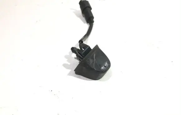 BMW 3 E90 E91 Windshield washer spray nozzle 8365385