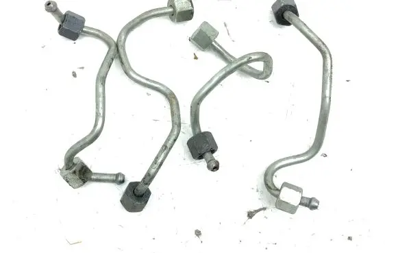 Mazda 6 Fuel injector supply line/pipe 
