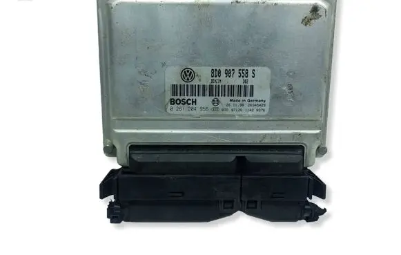 Volkswagen PASSAT B5 Engine control unit/module 8D0907558SKASACJA 8D0907558S 0261204956